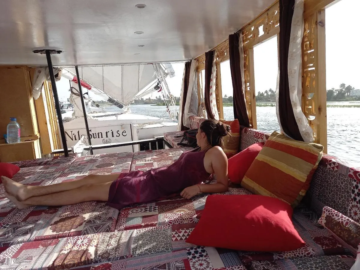 Nile Sunrise Felucca Boat Private Rental Luxor Úszó hotel