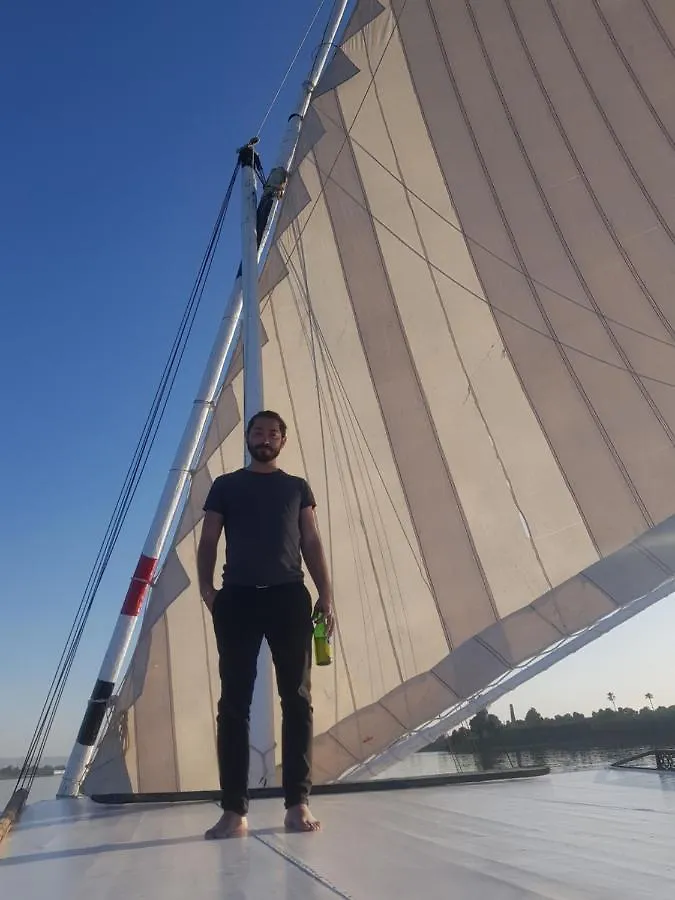 Úszó hotel Nile Sunrise Felucca Boat Private Rental Luxor