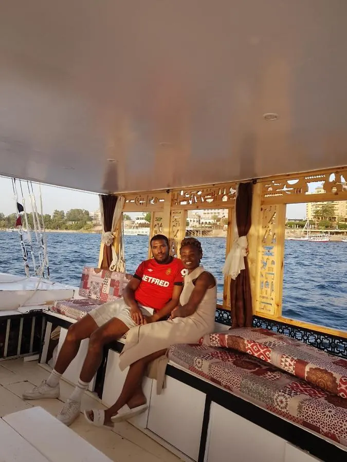 Nile Sunrise Felucca Boat Private Rental Luxor Úszó hotel