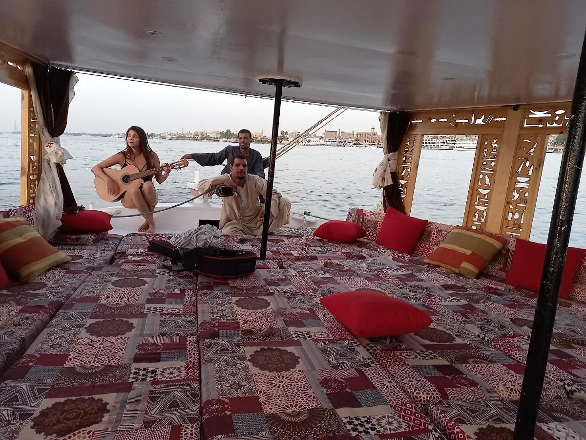 Nile Sunrise Felucca Boat Private Rental Luxor Úszó hotel
