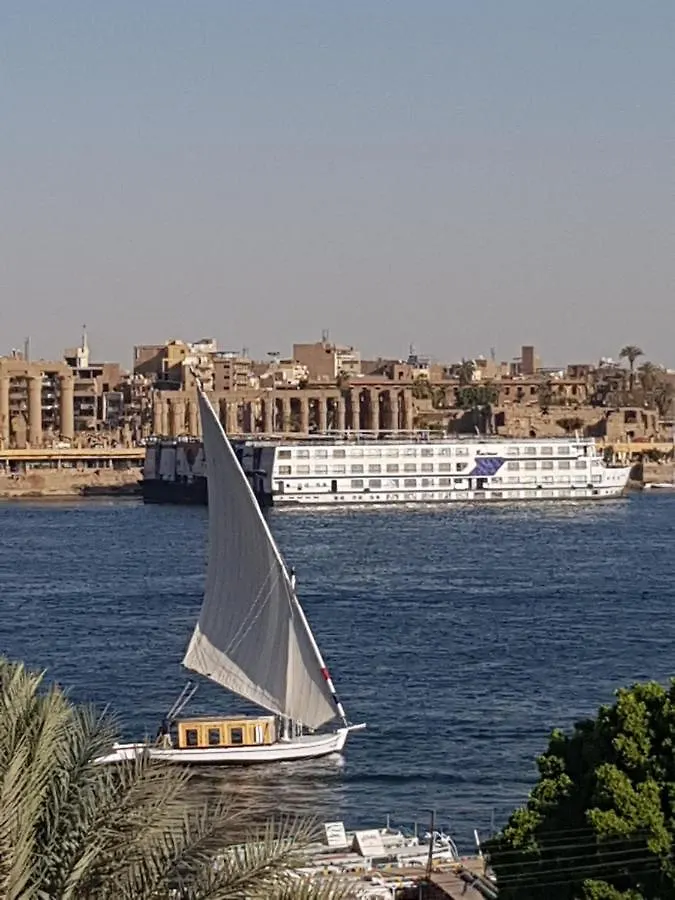 Úszó hotel Nile Sunrise Felucca Boat Private Rental Luxor