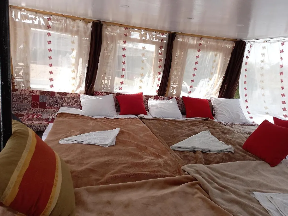 Nile Sunrise Felucca Boat Private Rental Luxor Úszó hotel
