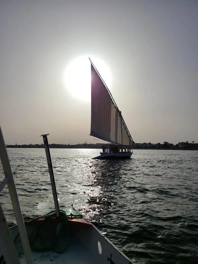Nile Sunrise Felucca Boat Private Rental Luxor Úszó hotel