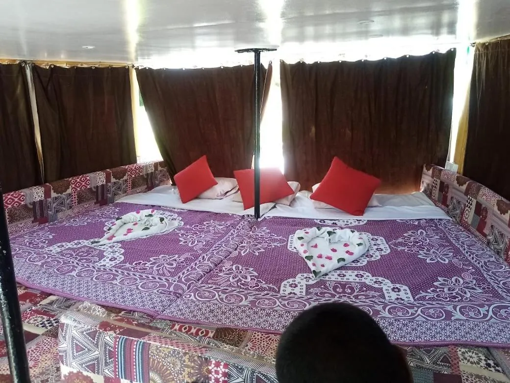 Nile Sunrise Felucca Boat Private Rental Luxor Úszó hotel