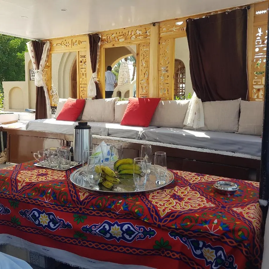 Úszó hotel Nile Sunrise Felucca Boat Private Rental Luxor Egyiptom