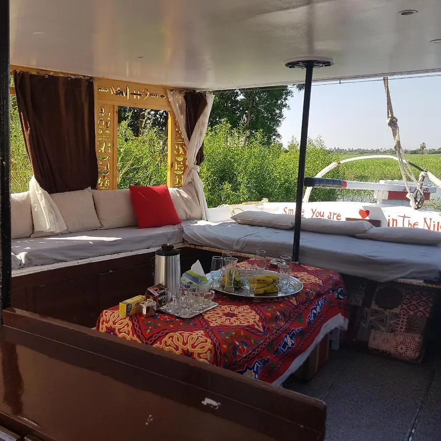 Nile Sunrise Felucca Boat Private Rental Luxor Úszó hotel