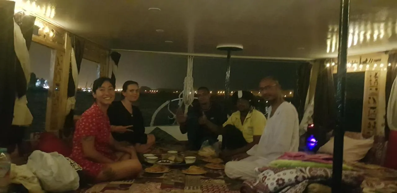 Úszó hotel Nile Sunrise Felucca Boat Private Rental Luxor