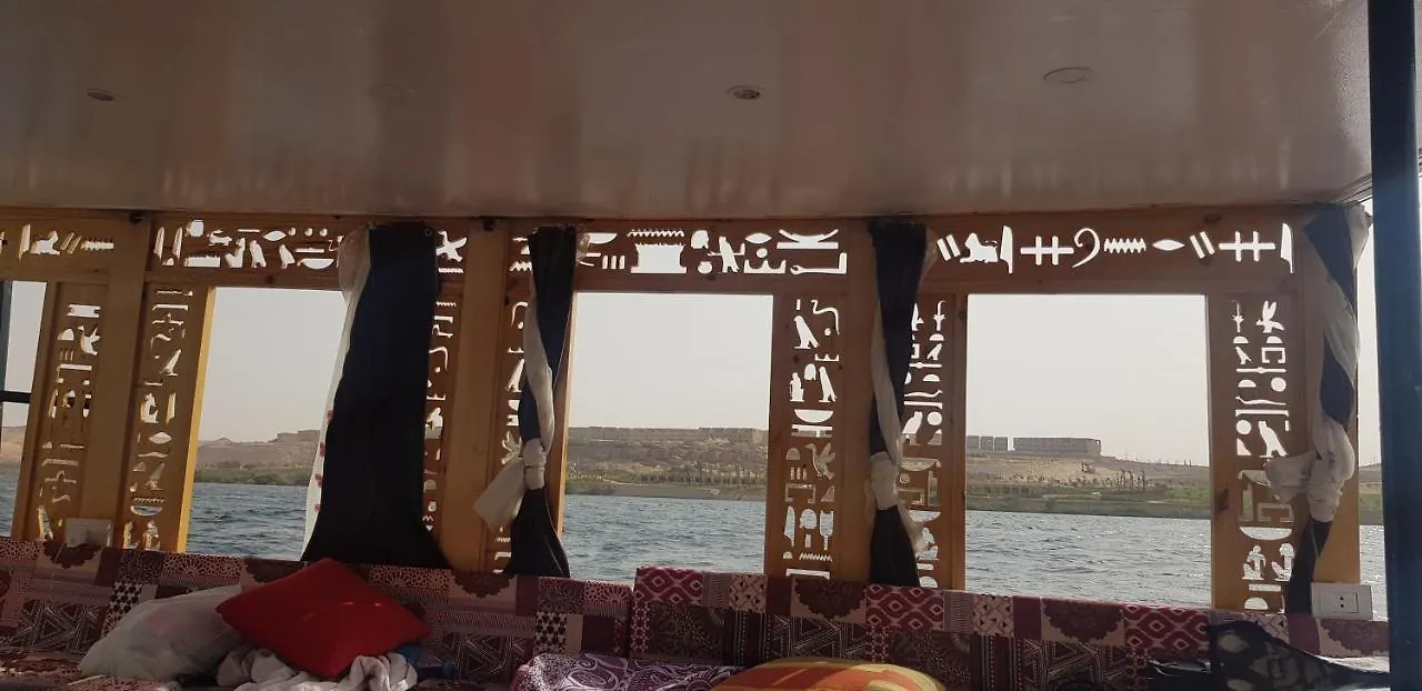 Nile Sunrise Felucca Boat Private Rental Luxor Úszó hotel