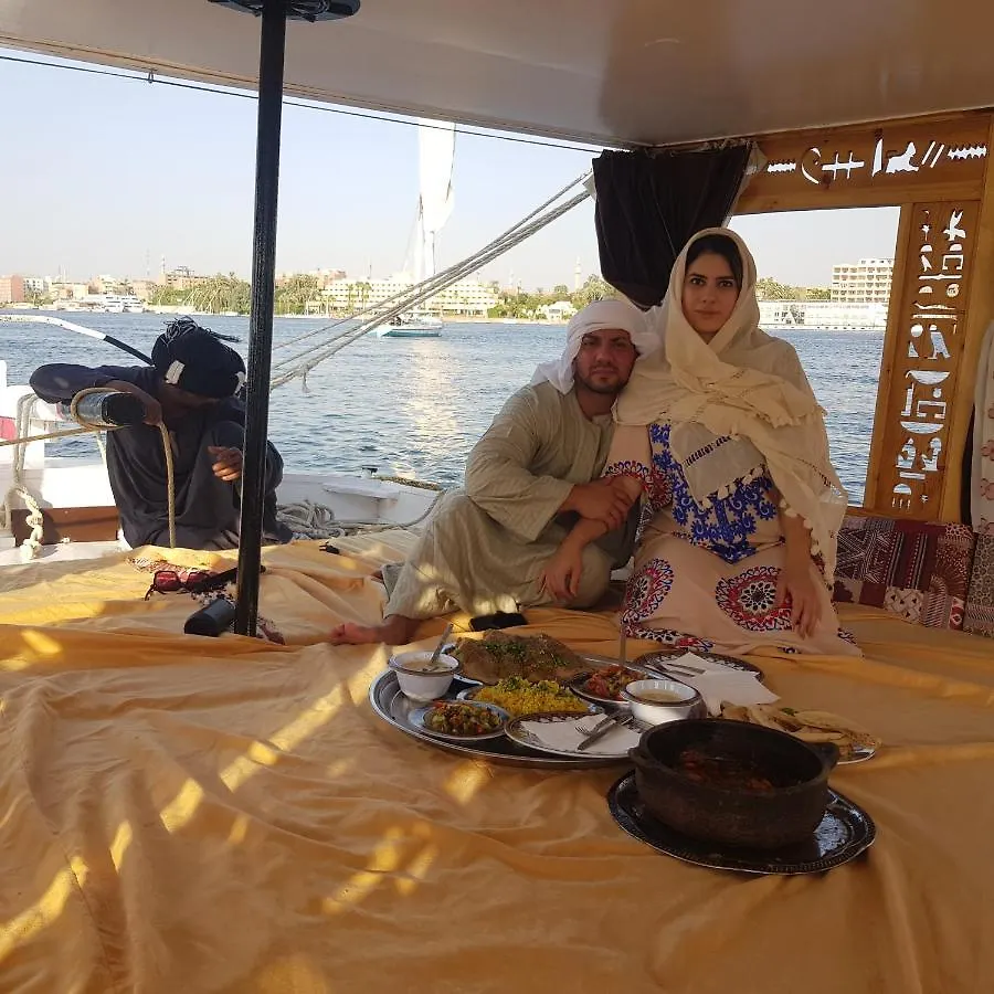 Úszó hotel Nile Sunrise Felucca Boat Private Rental Luxor