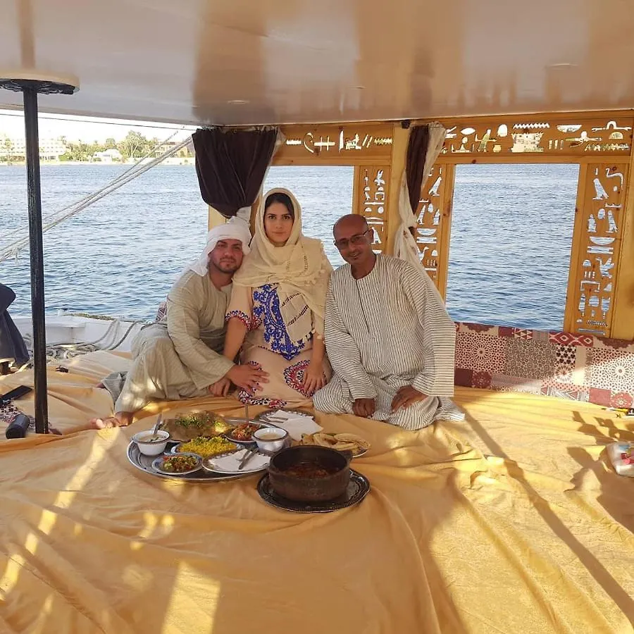 Nile Sunrise Felucca Boat Private Rental Luxor Úszó hotel