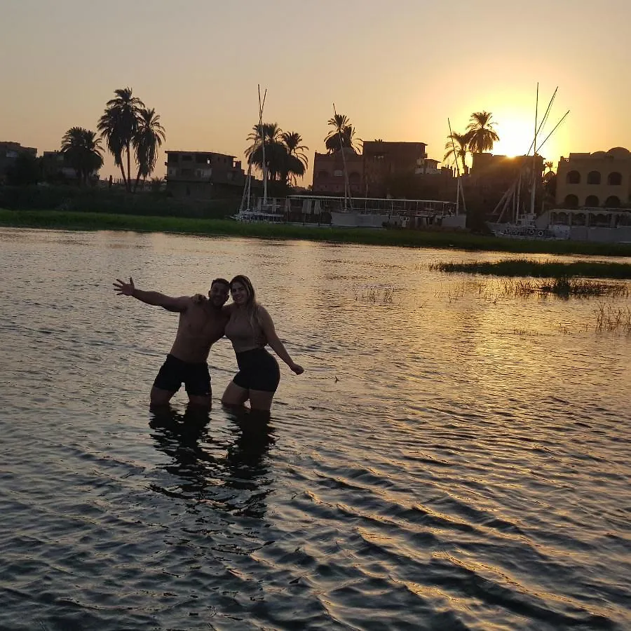 Úszó hotel Nile Sunrise Felucca Boat Private Rental Luxor Egyiptom