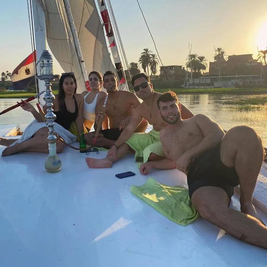Nile Sunrise Felucca Boat Private Rental Luxor Úszó hotel