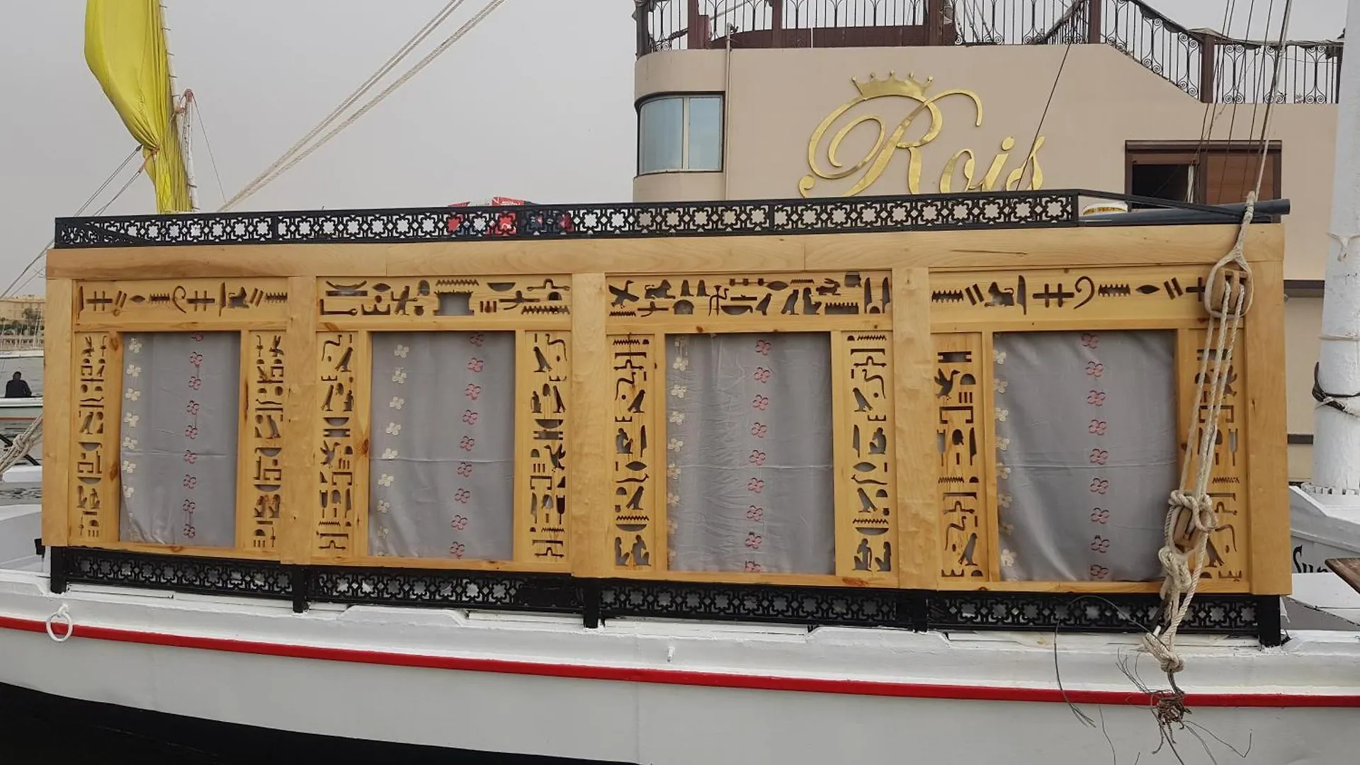 Úszó hotel Nile Sunrise Felucca Boat Private Rental Luxor